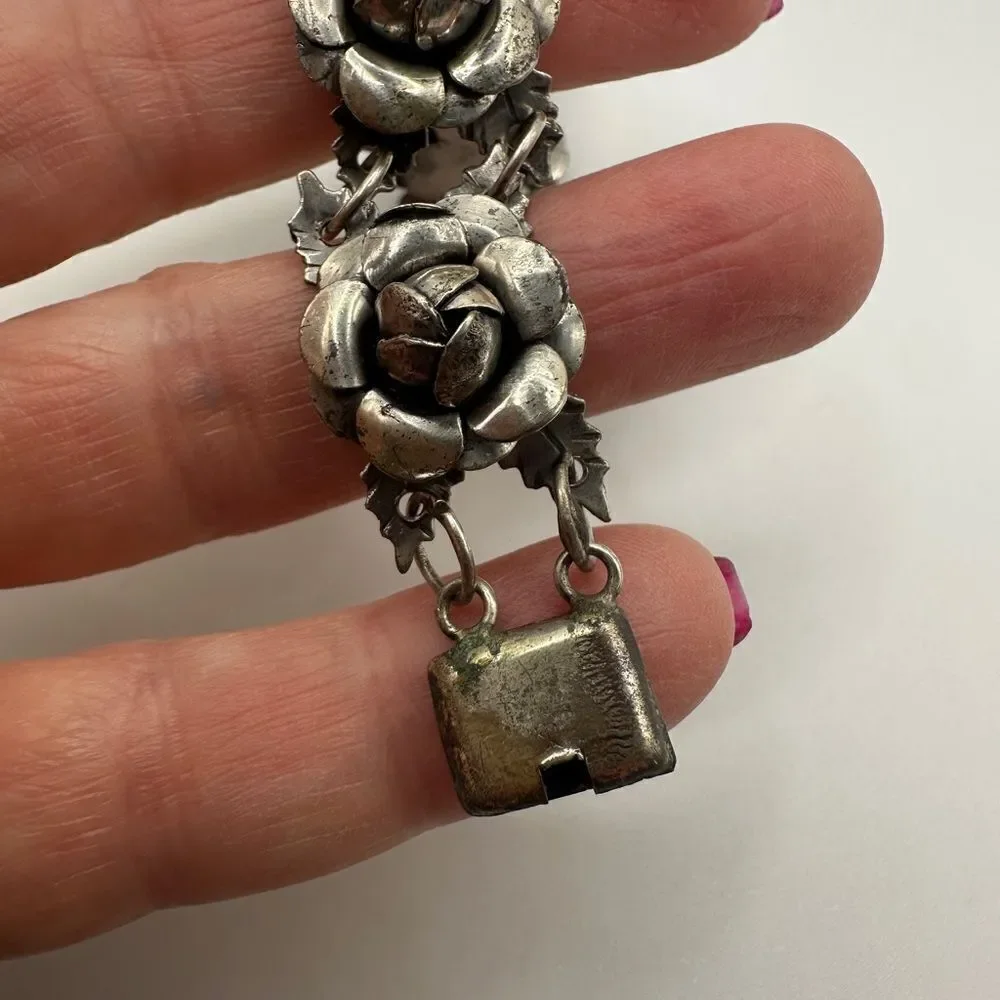 Vintage flower and‎ leaf bracelet stamped “silver made” Mexico!